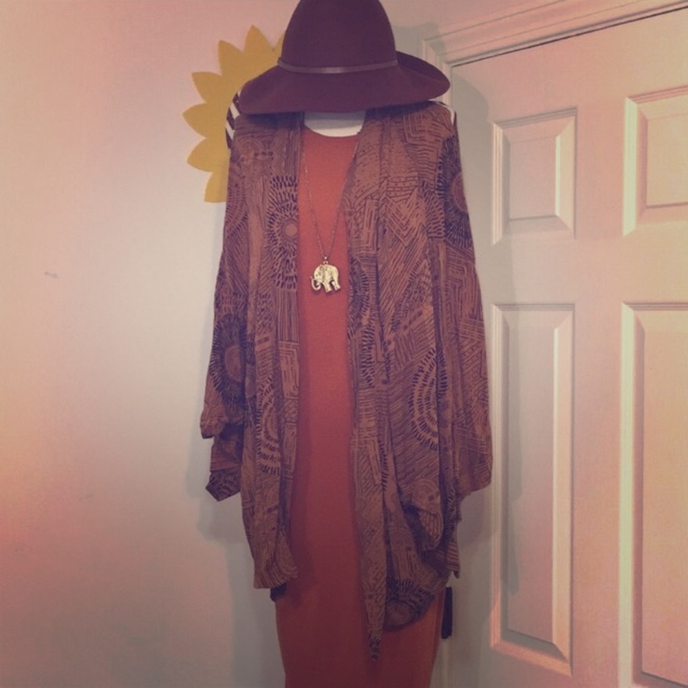 ethnic print draped shaw//.